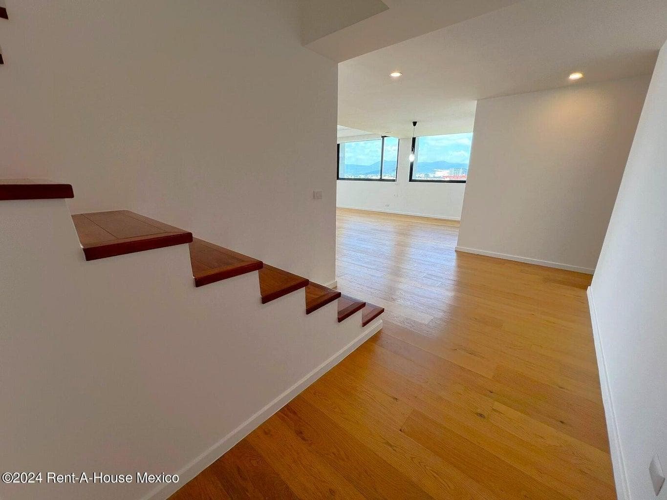 Two-story penthouse for rent with 4 bedrooms and a panoramic view in Santa Fe Juriquilla–Querétaro