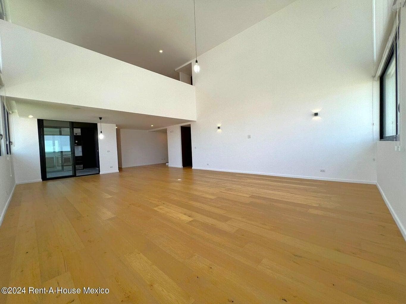 Two-story penthouse for rent with 4 bedrooms and a panoramic view in Santa Fe Juriquilla–Querétaro