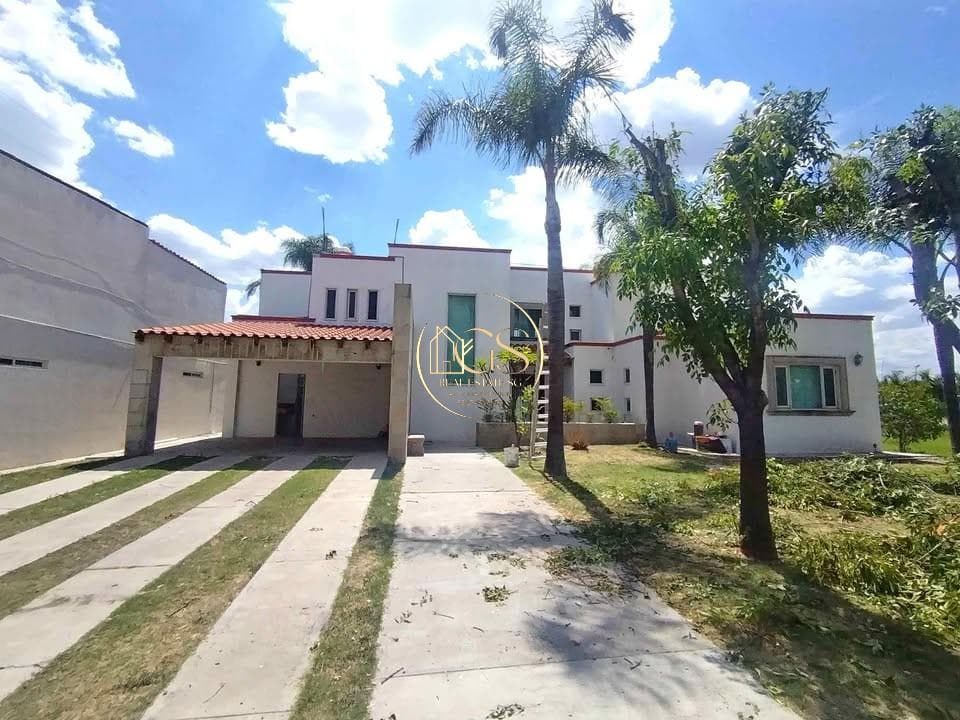 HOUSE FOR RENT IN QUINTA SAN MARIA CELAYA