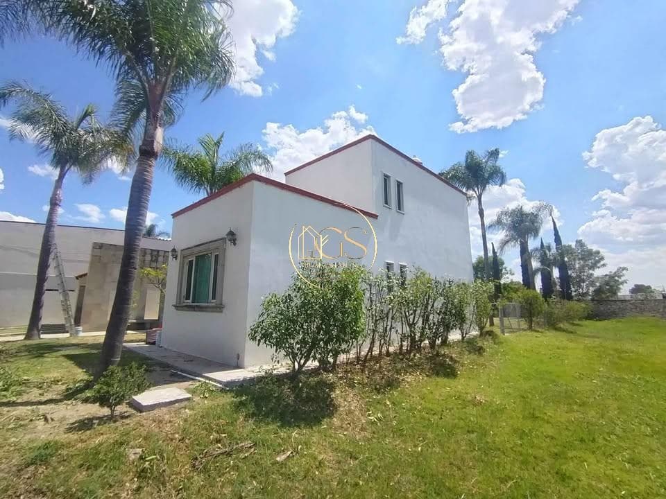 HOUSE FOR RENT IN QUINTA SAN MARIA CELAYA