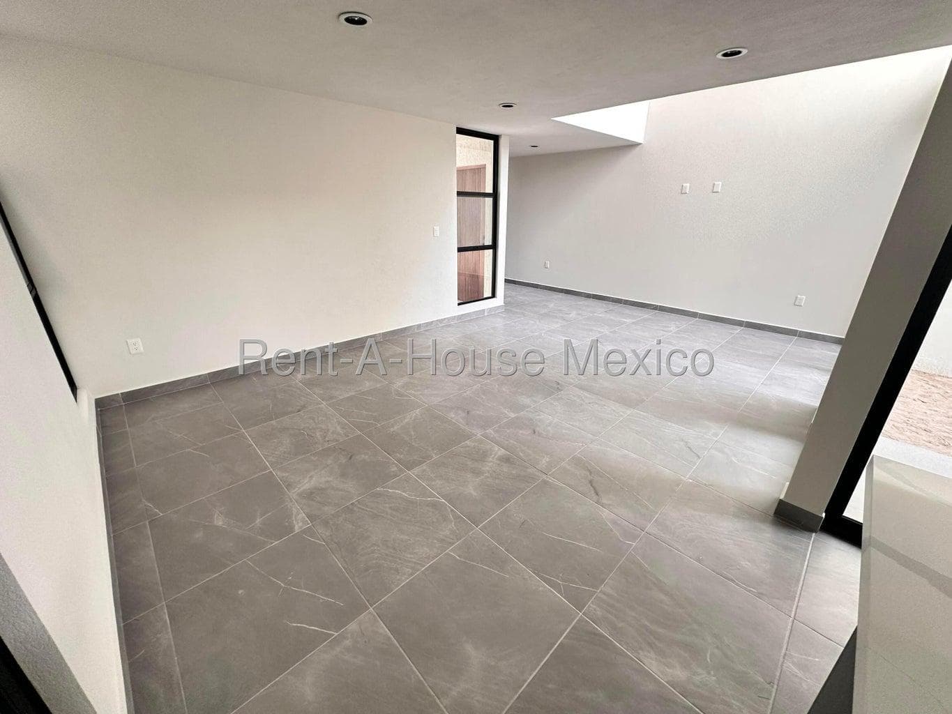 3-story home with double-height ceilings, quartz finishes, and a family room with two terraces – Querétaro