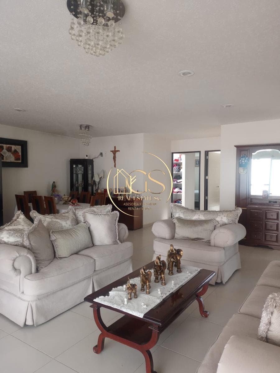 HOUSE FOR SALE IN THE ARBOLADA RESIDENTIAL NEIGHBORHOOD OF CELAYA