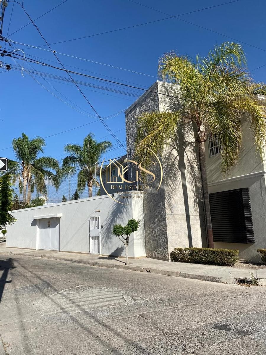 HOUSE FOR SALE IN ALAMEDA, CELAYA