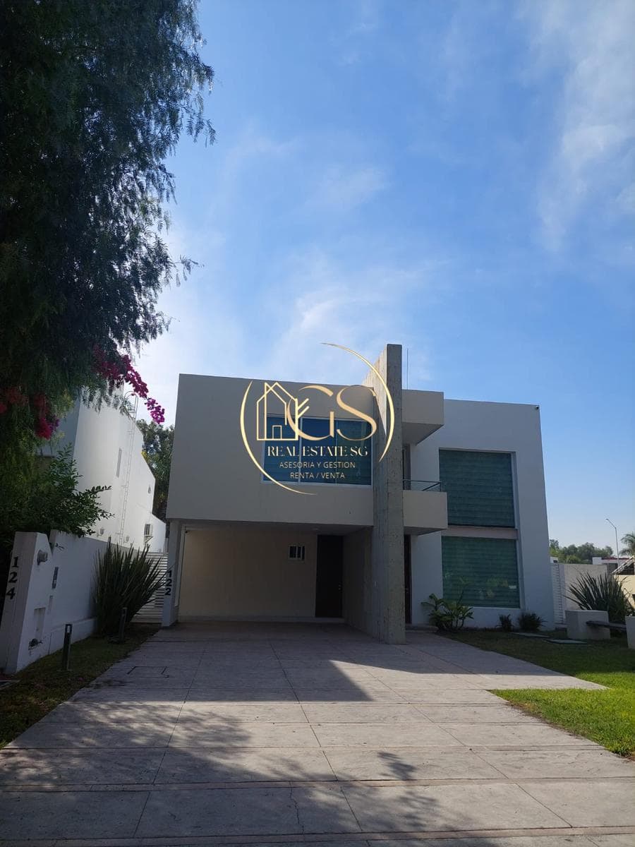 HOUSE FOR SALE IN SAN LORENZO, CELAYA RESIDENTIAL AREA