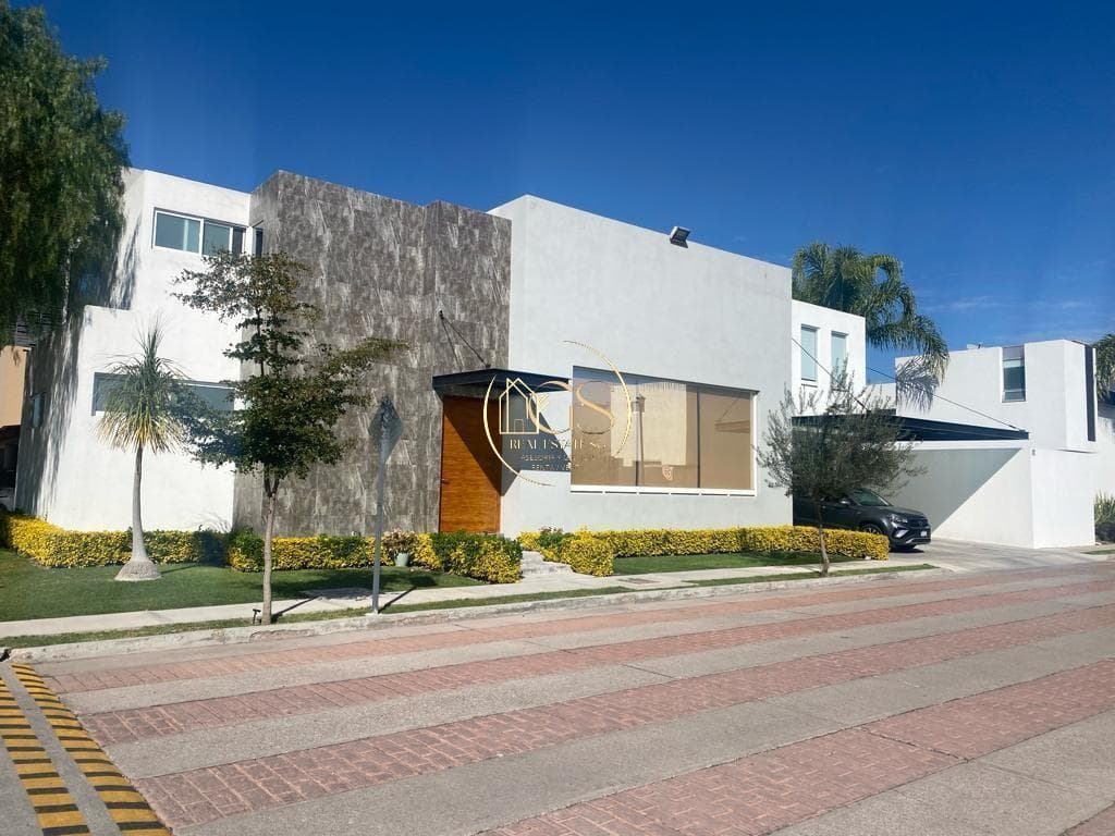 HOUSE FOR SALE IN RIBERAS DEL CAMPESTRE, CELAYA