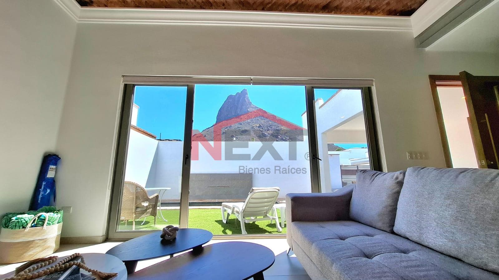 Casa en venta en Mirador Residencial, a un costado de Marina Real.