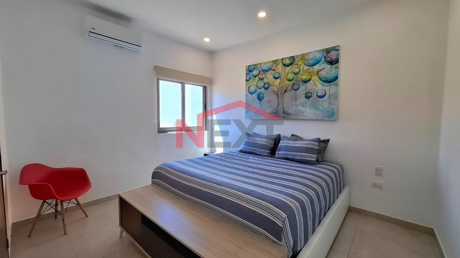 House for sale in Mirador Residencial, next to Marina Real.