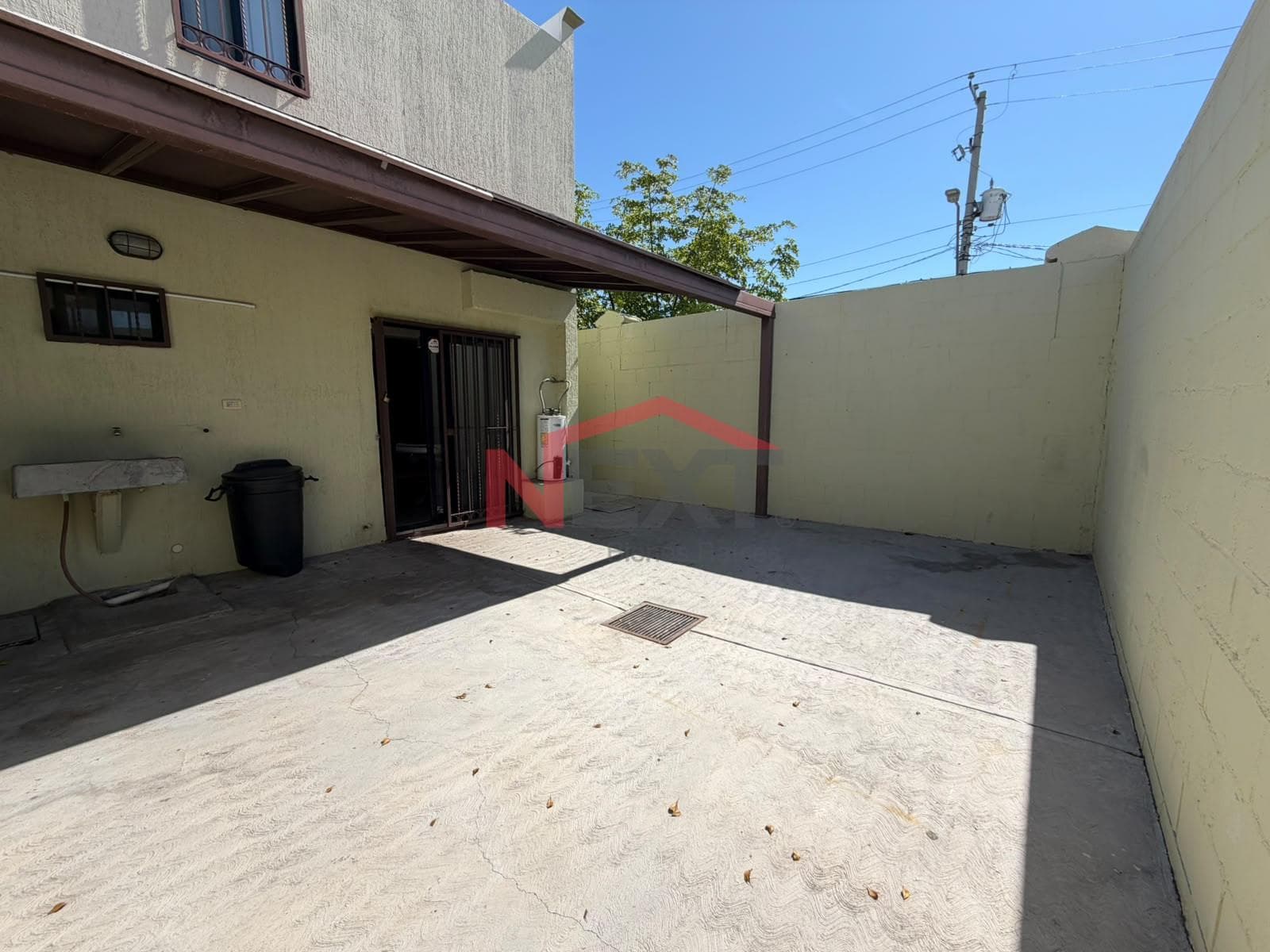 HOUSE FOR RENT IN COL. LAS LOMAS