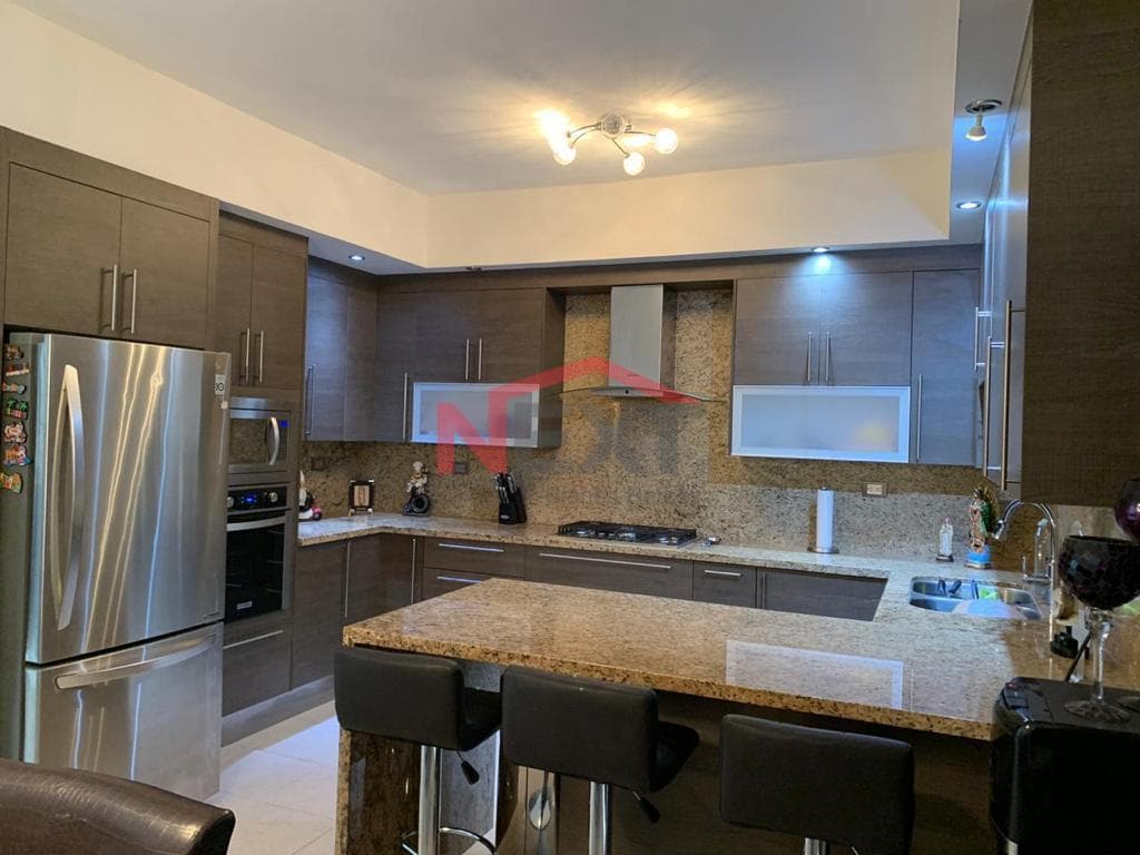 HOUSE FOR RENT IN COL. LAS PROVINCIAS
