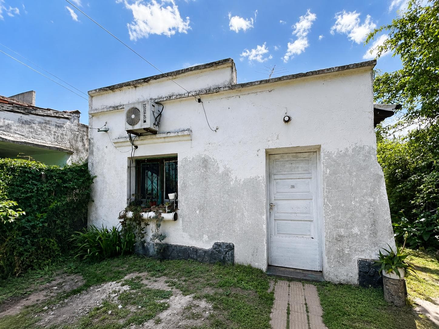 House for sale: CORNER LOT—ideal for investors, eligible for a loan from Ing. Maschwitz, CENTRO Escobar