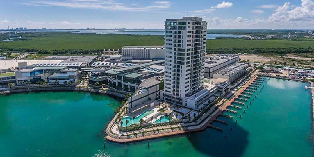 Apartment in Puerto Cancun, high floor