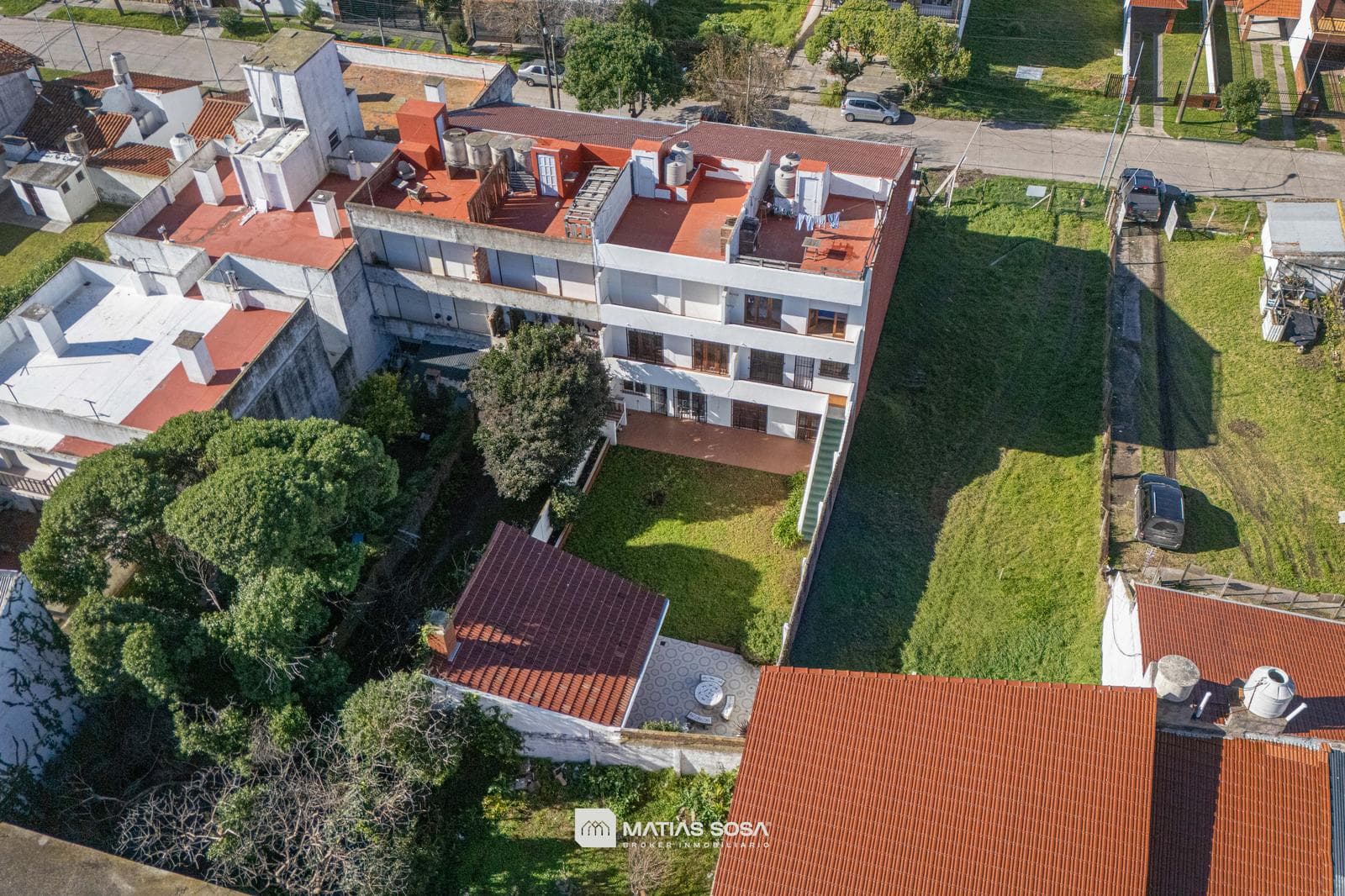 Building in Block - 4 functional units - Rental Opportunity