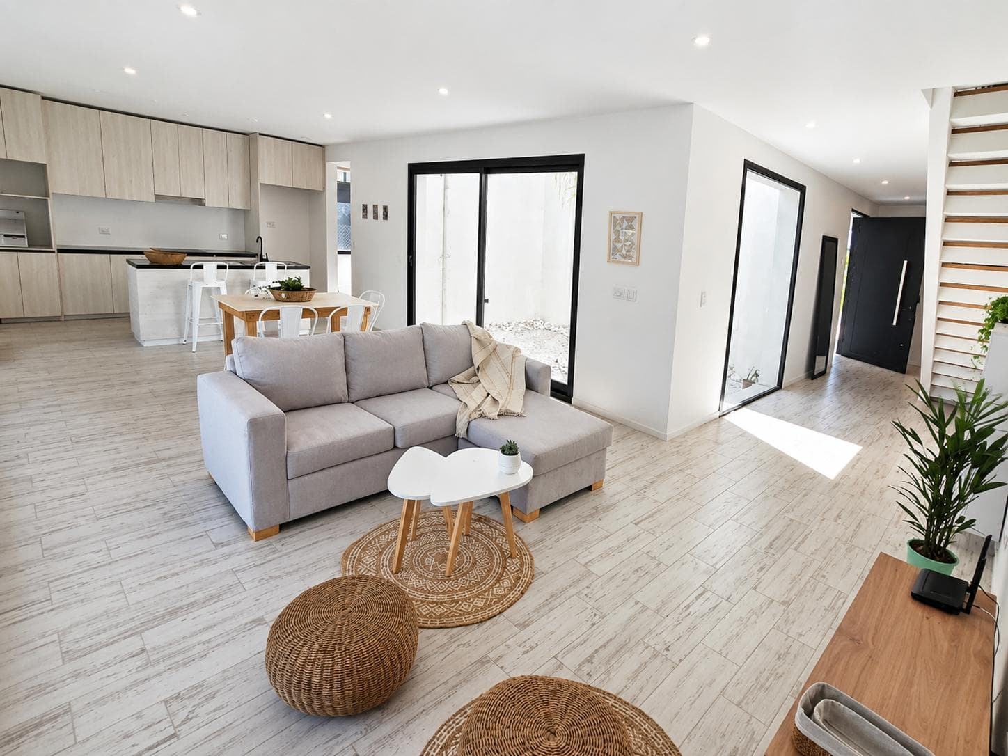 Annual Rental: FURNISHED House Near the River with Private Dock, El Canal Neighborhood, Villanueva, Tigre