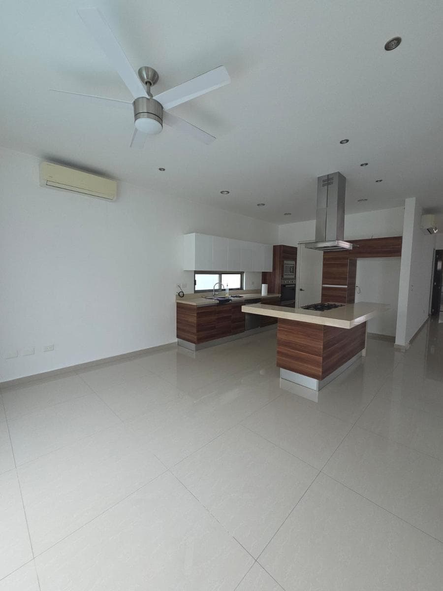 HOUSE FOR RENT IN CUMBRES RESIDENTIAL AREA, AT THE CORNER OF AV. HUAYACAN AND AV. COLOSIO, CANCUN