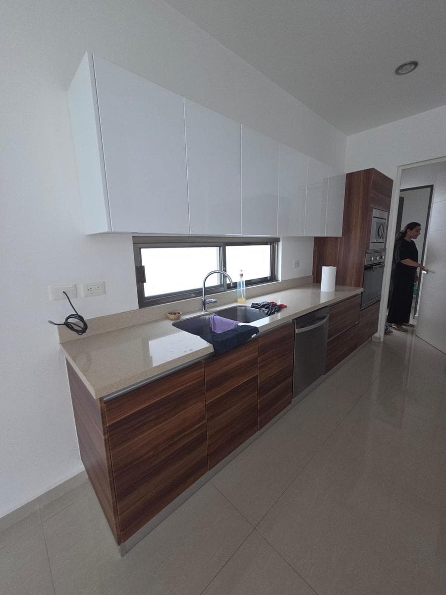 HOUSE FOR RENT IN CUMBRES RESIDENTIAL AREA, AT THE CORNER OF AV. HUAYACAN AND AV. COLOSIO, CANCUN