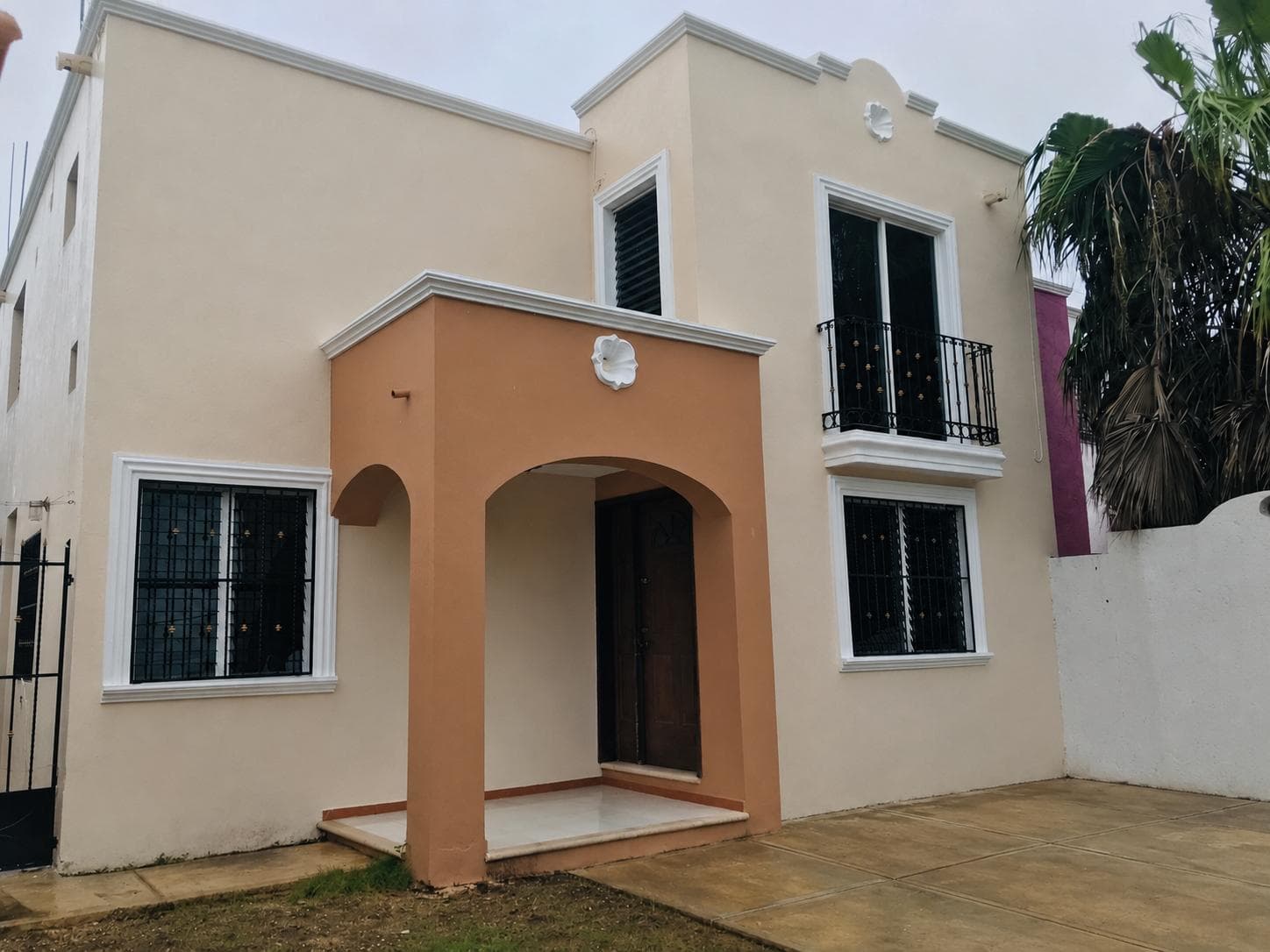 HOUSE FOR SALE ON FRANCISCO VILLA STREET