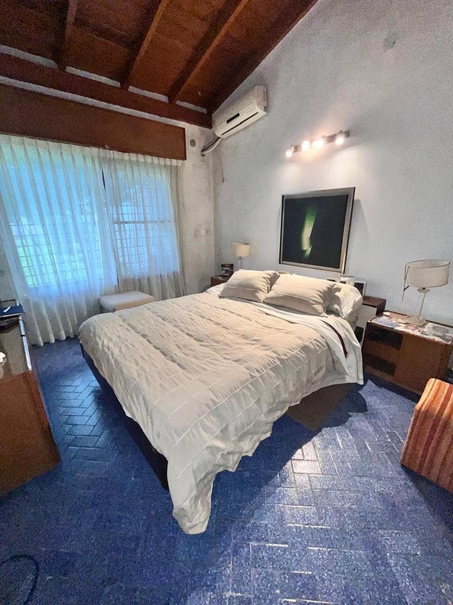 Casa Quinta en Jose Marmol doble lote