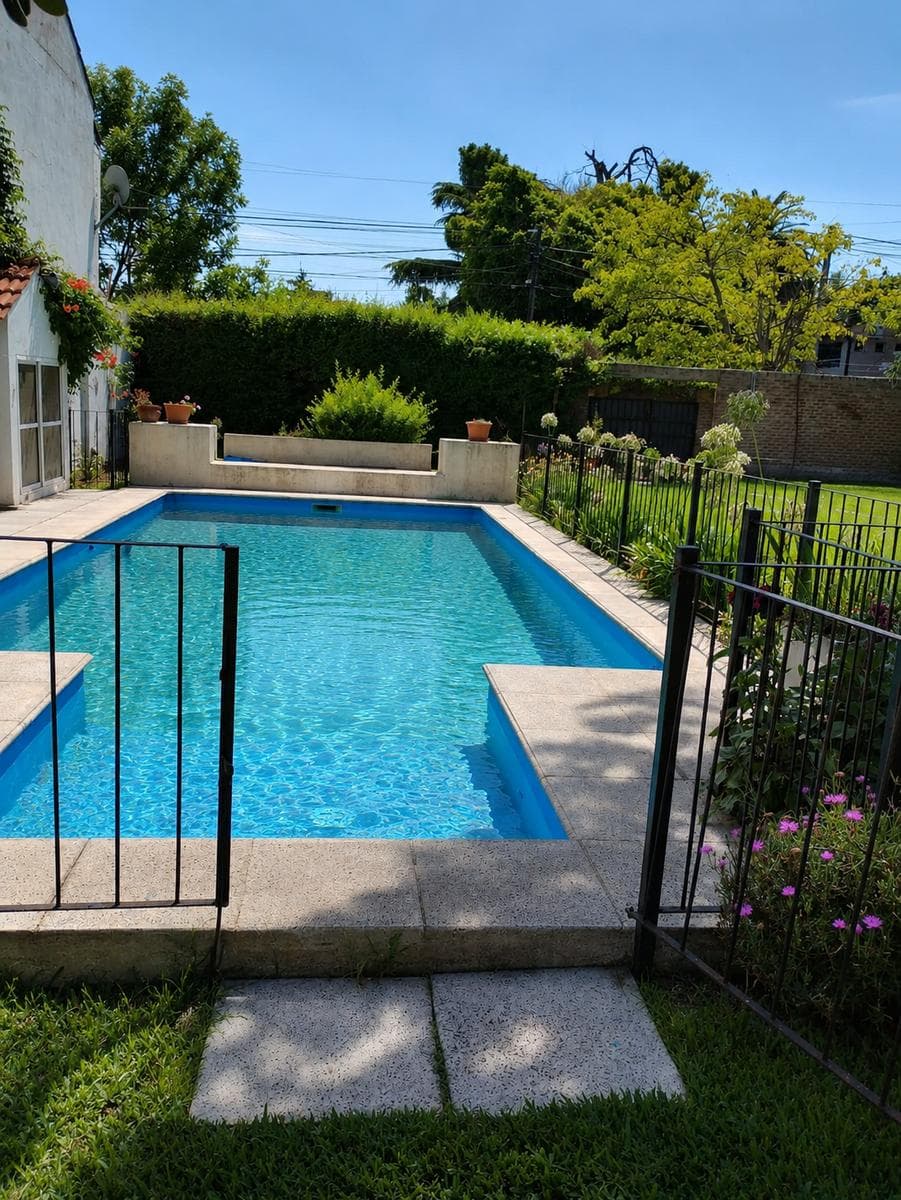 Casa Quinta en Jose Marmol doble lote