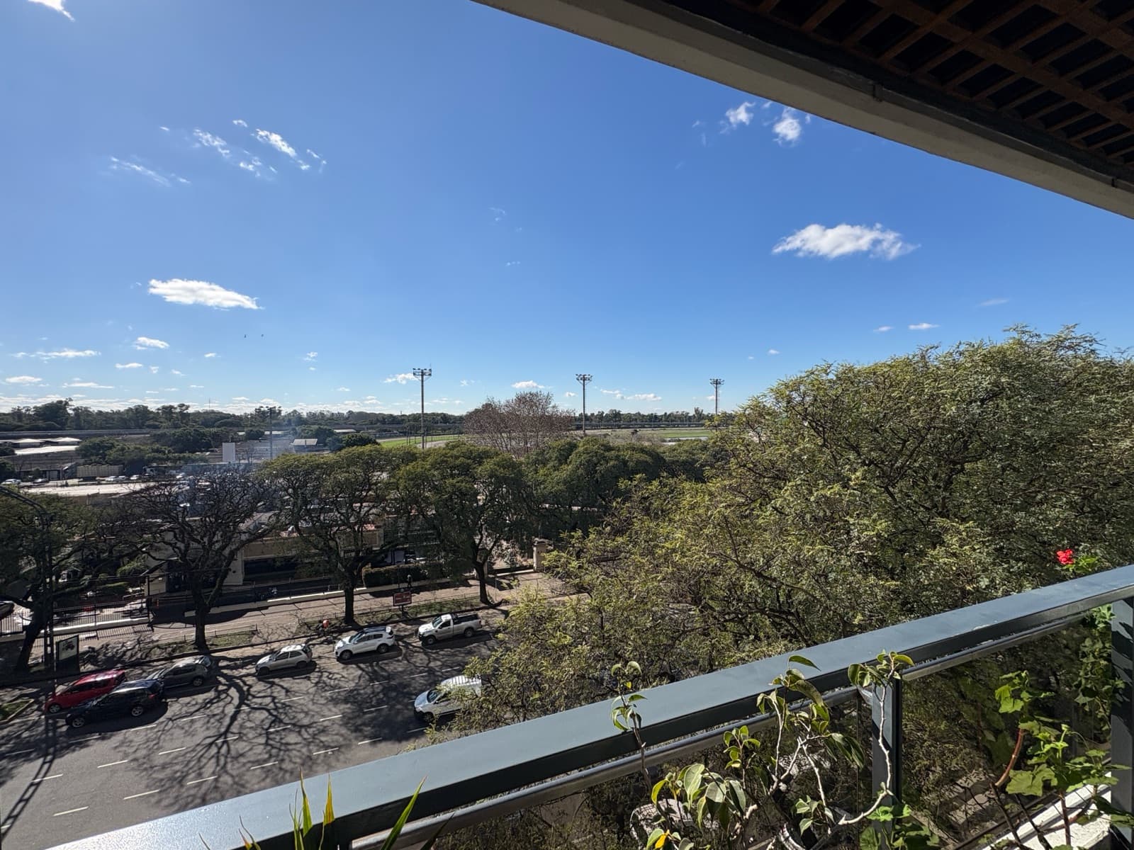Apartment in Cañitas on Av. Libertador with a view of the racetrack. 4 rooms with a garage