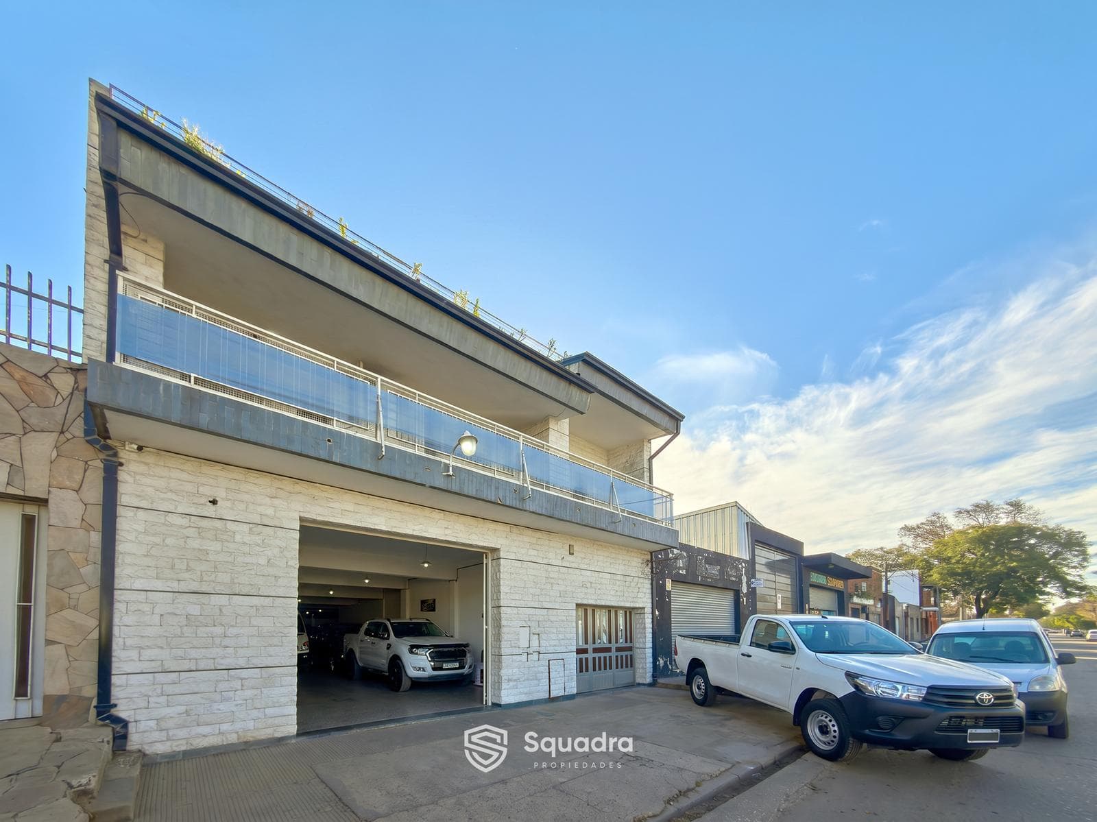 FOR SALE | TRADE - Commercial space, 4-bedroom house, covered patio, and garage - Belgrano, Rosario - QUALIFIES FOR A LOAN.