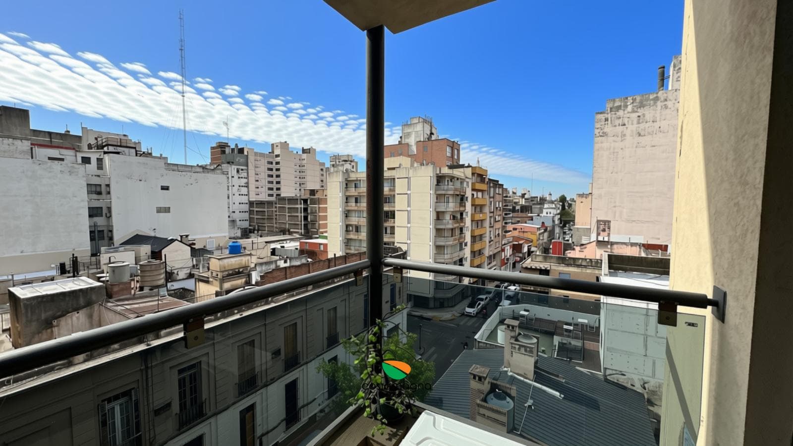 2-Bedroom Apartment with a Balcony in Downtown