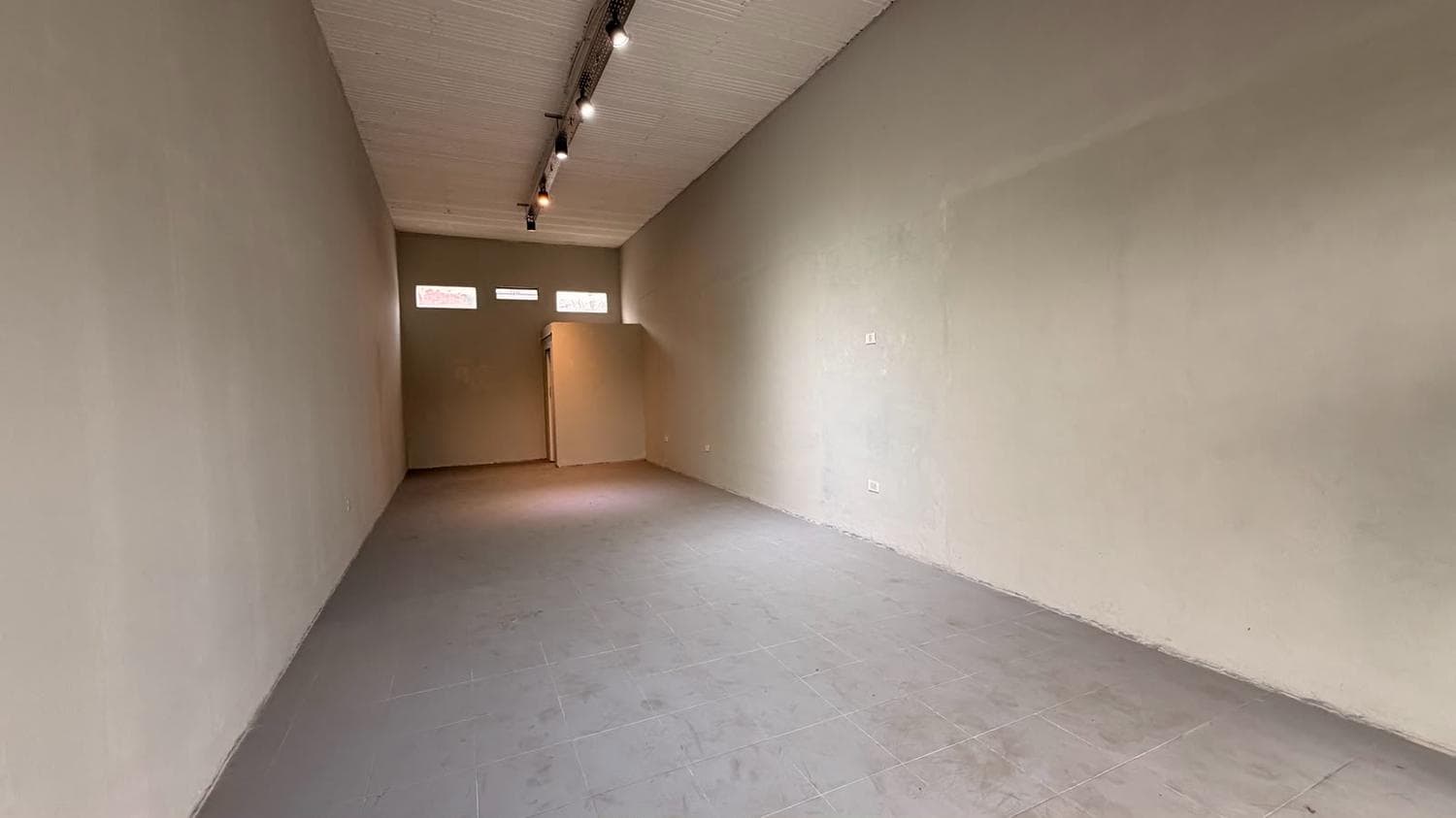 Commercial space on a feeder road