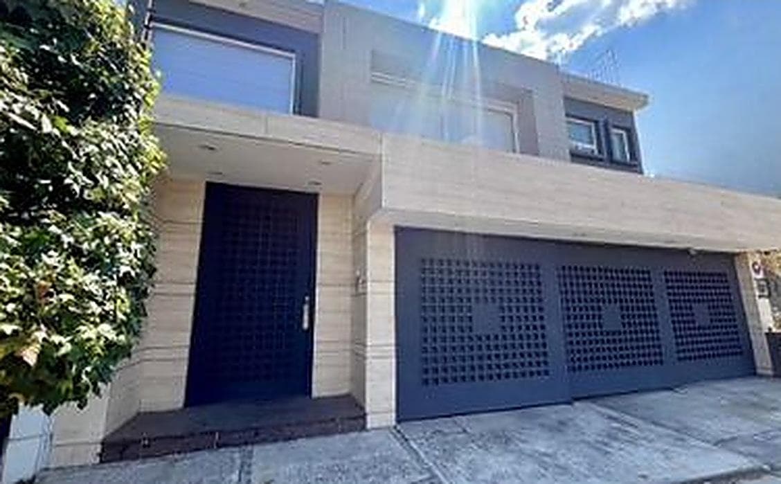 House in Parques de la Herradura with a terrace and garden