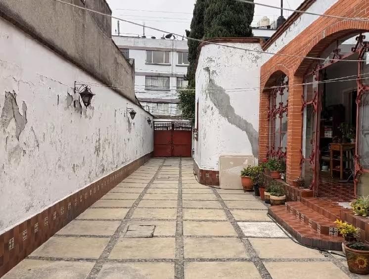 Land for Sale with a Building to Be Demolished in San Diego, Churubusco, Coyoacán