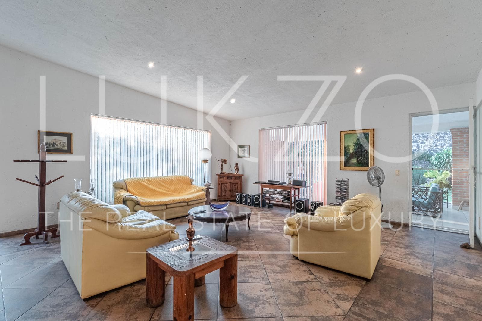 Casa con jardín y alberca en Santiago Tepetlapa, Tepoztlán