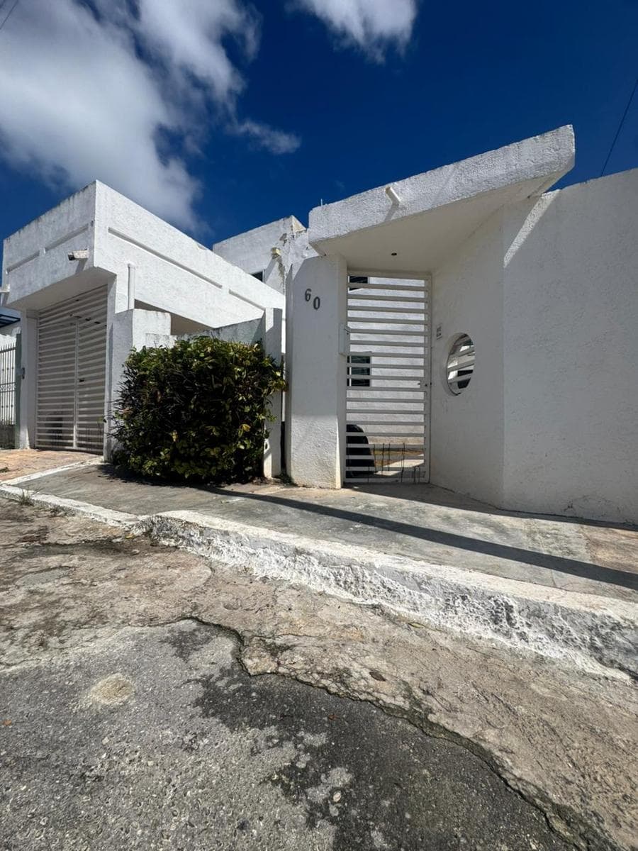 HOUSE FOR SALE IN THE FENIX SUBDIVISION, CAMPECHE