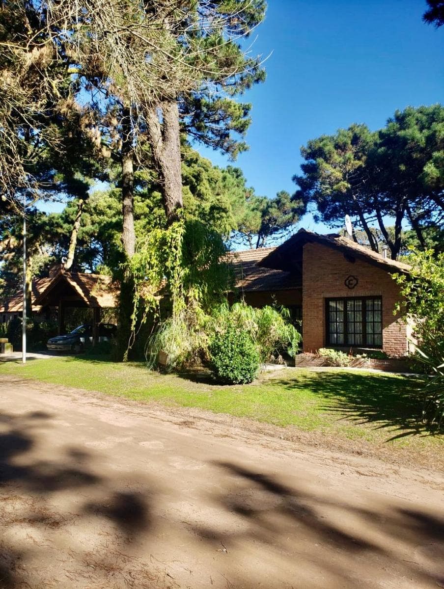Casa 5 ambientes en Barrio Nuevo Golf en Pinamar