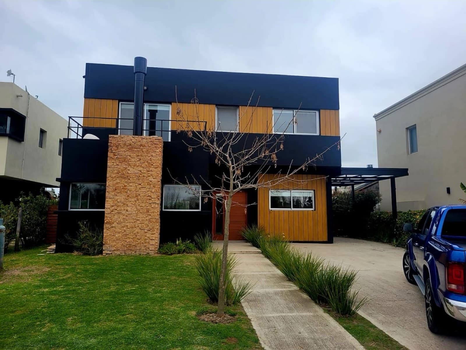 House with a Pool in Vila Marina, Overlooking the River
