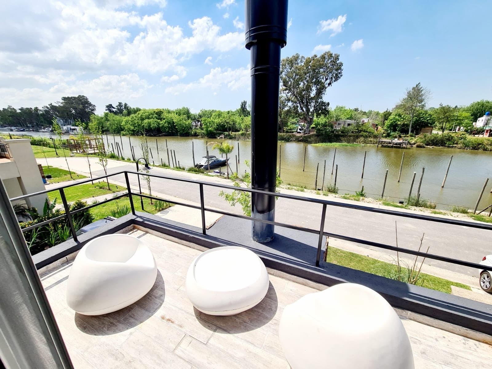 House with a Pool in Vila Marina, Overlooking the River