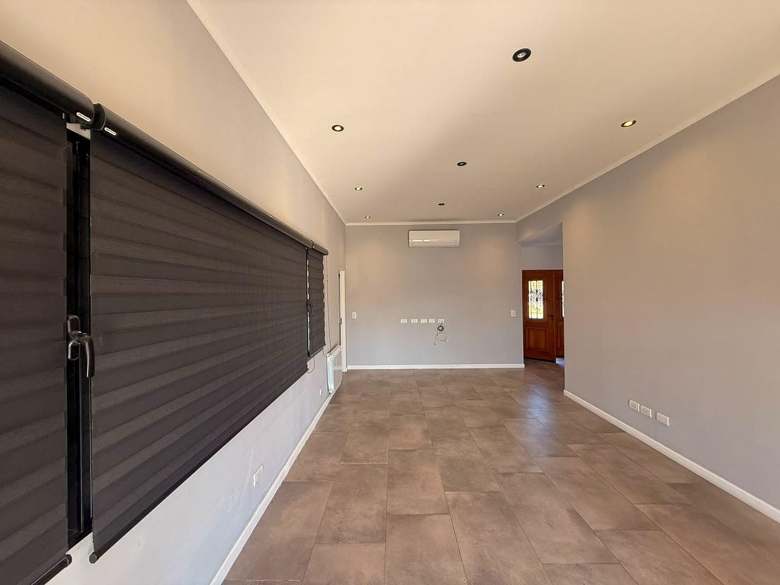 Annual Rental: 5-Bedroom House in the San Sebastian Neighborhood, Area 6