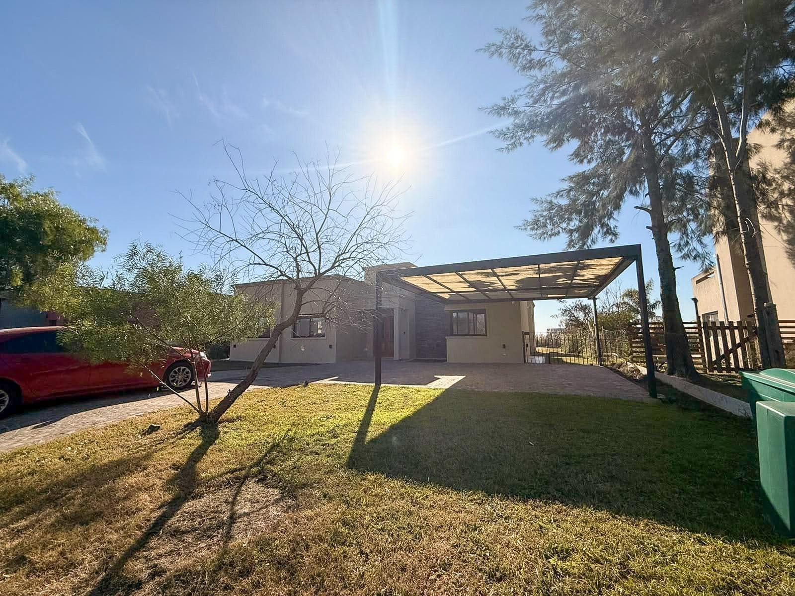 Annual Rental: 5-Bedroom House in the San Sebastian Neighborhood, Area 6
