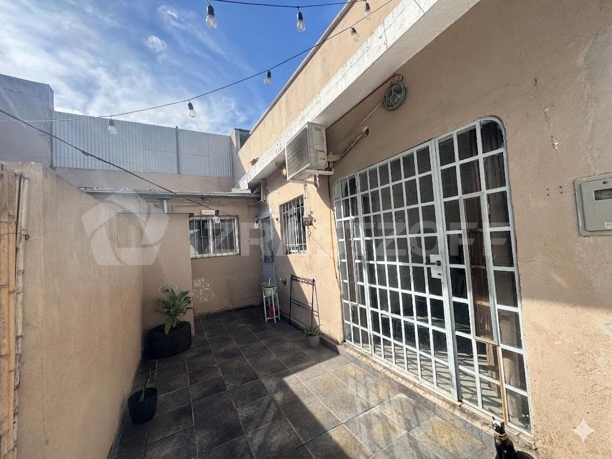 For Sale: Townhouse at the back of the building, in need of renovation, no maintenance fees, with a patio—in Bajo de San Isidro