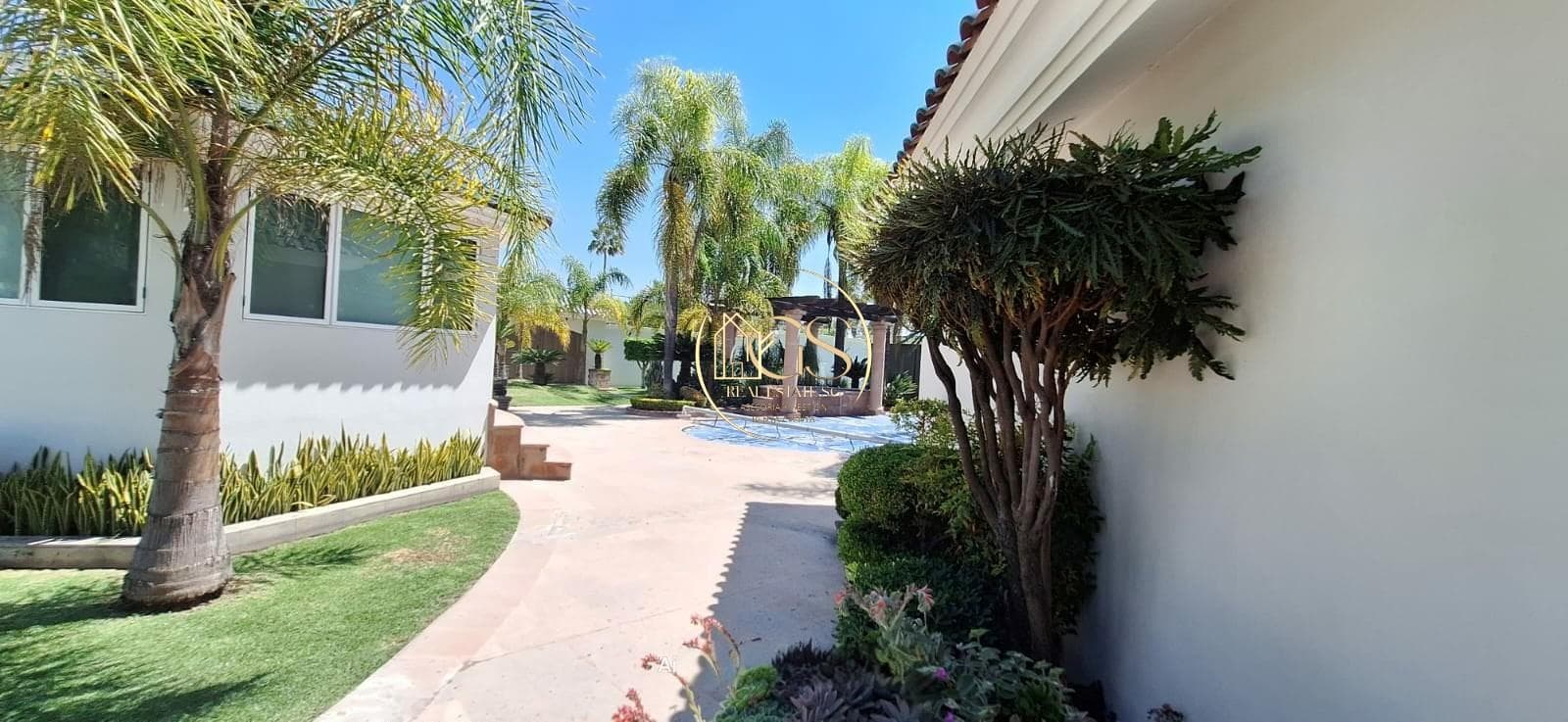 HOUSE FOR SALE IN PRADERAS DE LA HACIENDA, CELAYA