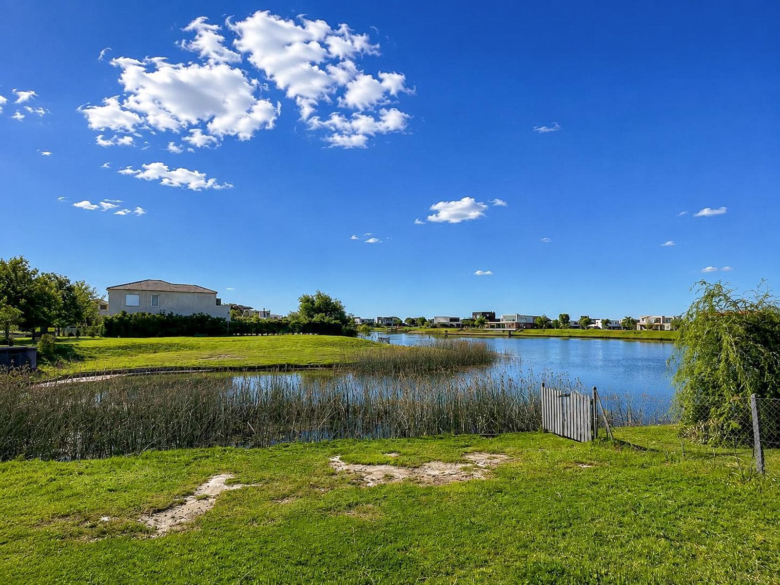 Land for Sale in La Laguna: 1,080 m², Muelles Neighborhood, Puertos del Lago, Escobar