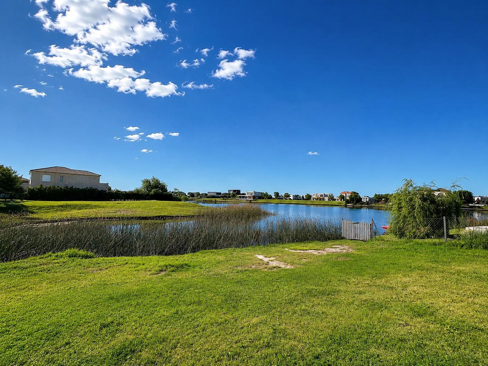 Land for Sale in La Laguna: 1,080 m², Muelles Neighborhood, Puertos del Lago, Escobar