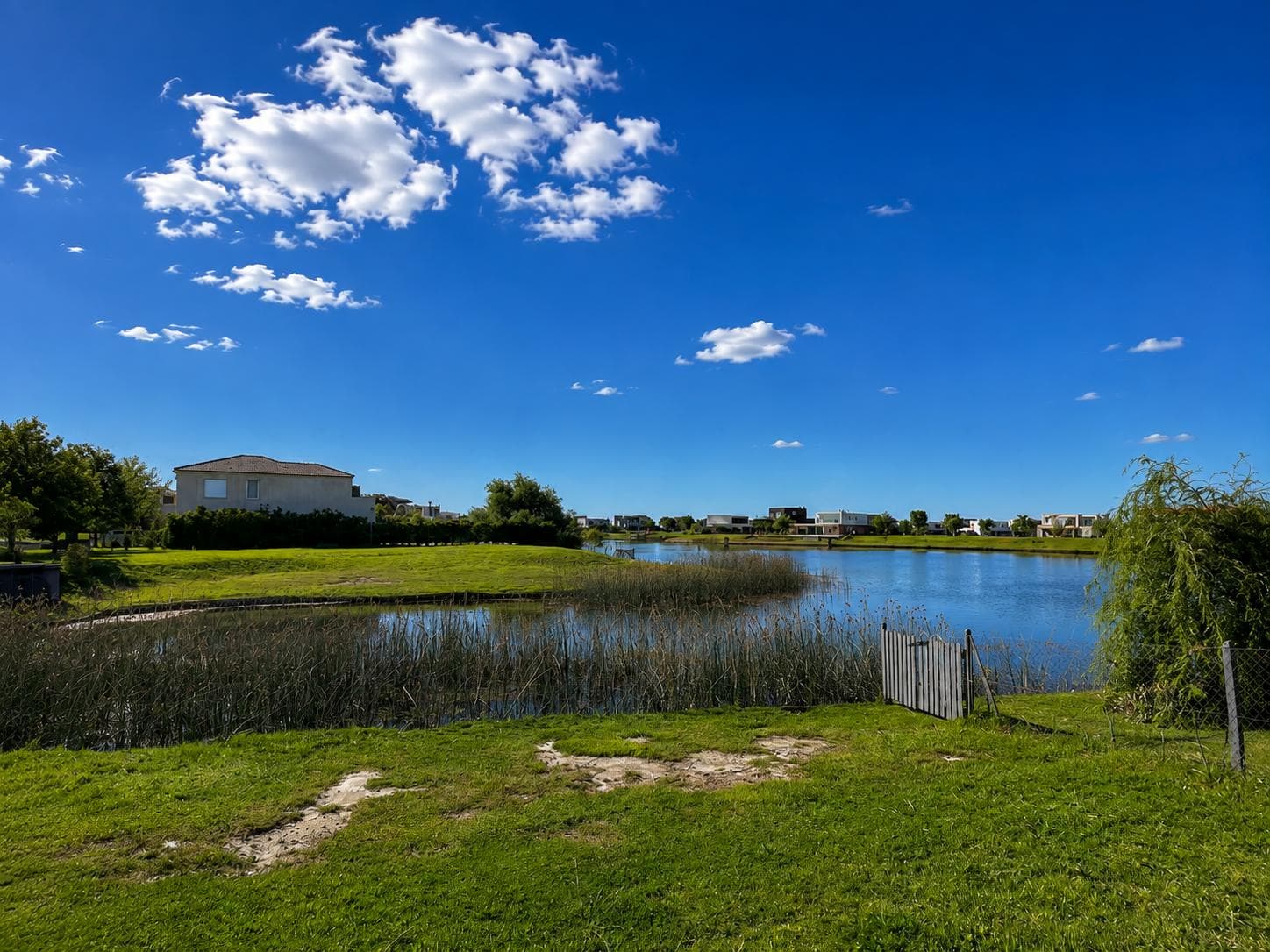Land for Sale in La Laguna: 1,080 m², Muelles Neighborhood, Puertos del Lago, Escobar