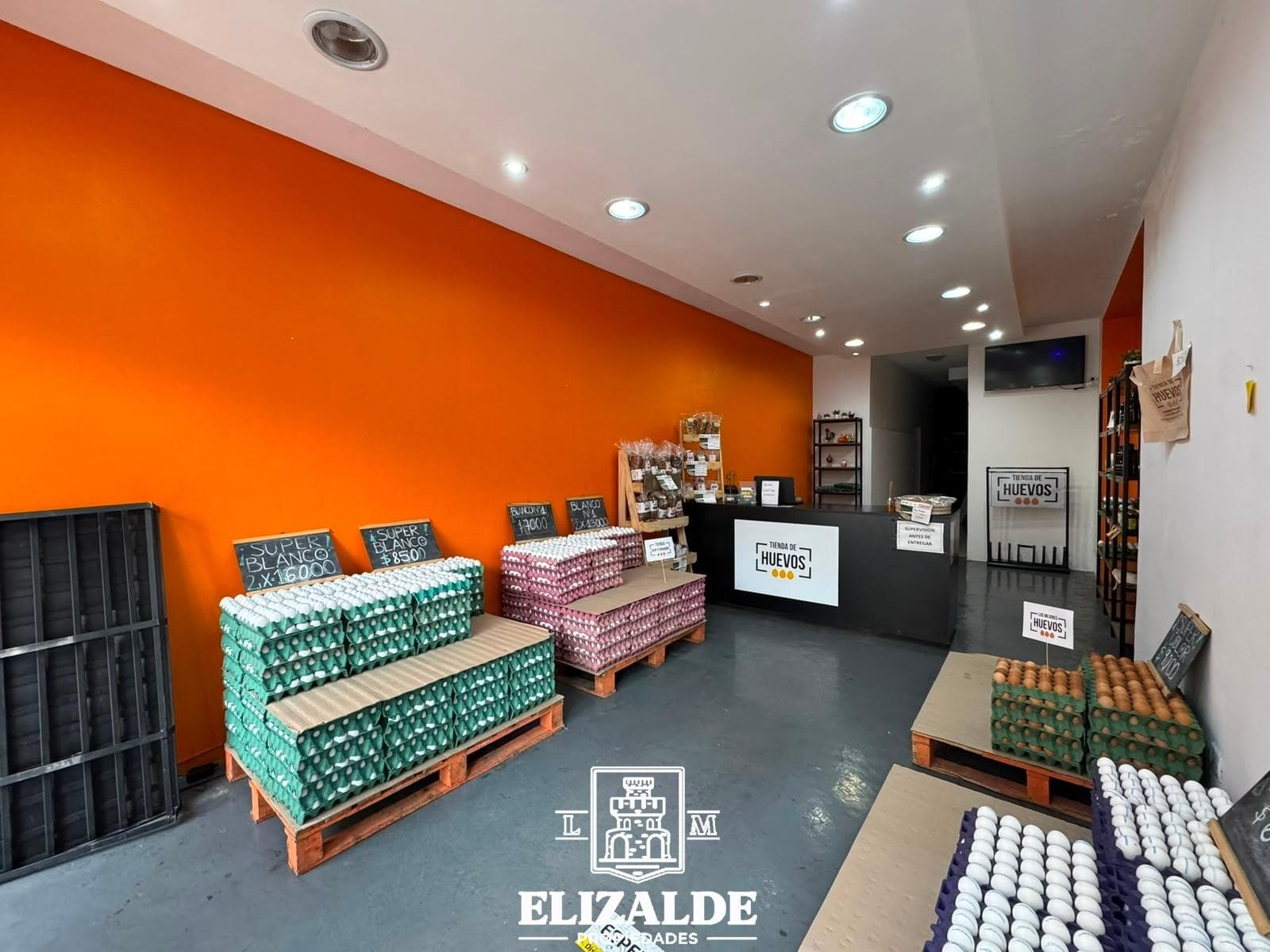 Constitucion and Ayacucho - Spacious commercial space for sale with good rental income - For Sale - San Fernando