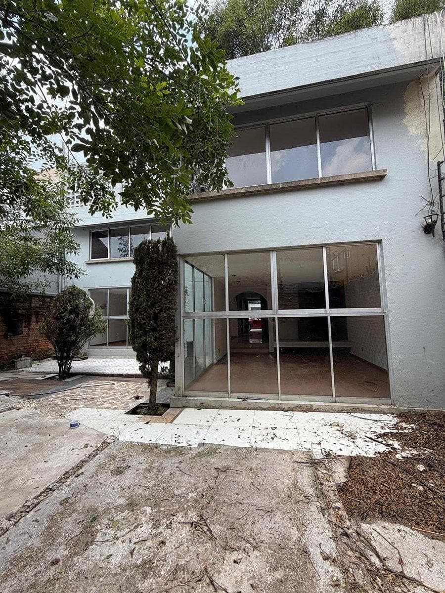LH: HOUSE FOR SALE IN THE FLORIDA NEIGHBORHOOD