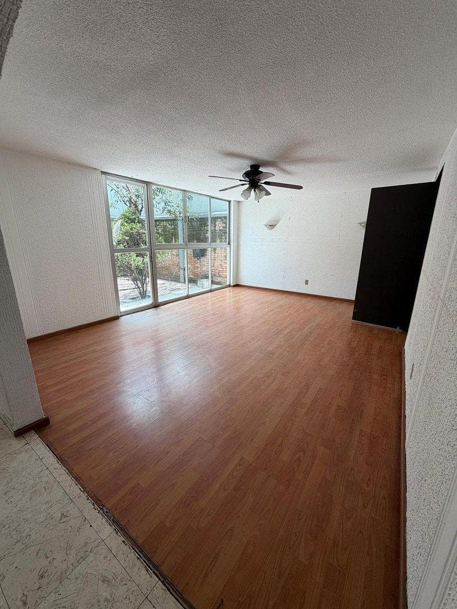 LH: HOUSE FOR SALE IN THE FLORIDA NEIGHBORHOOD