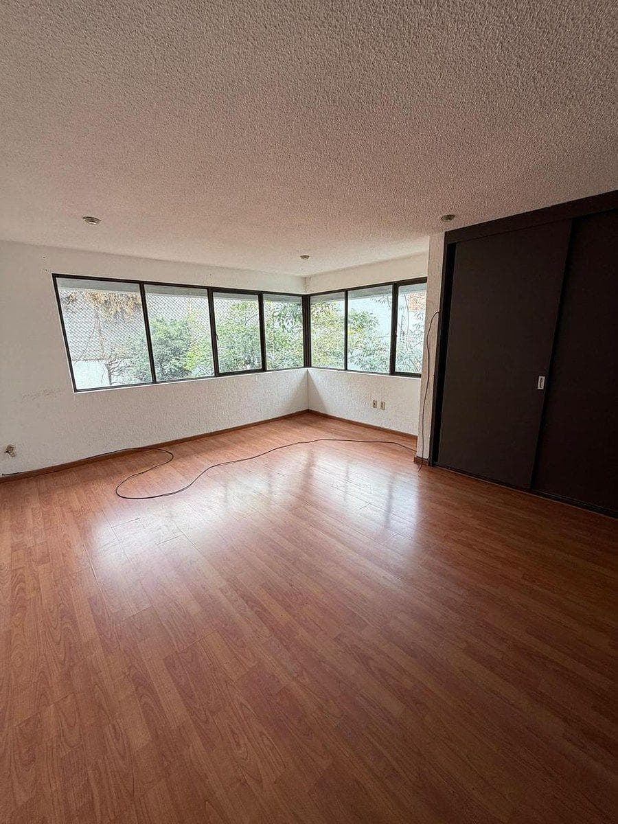 LH: HOUSE FOR SALE IN THE FLORIDA NEIGHBORHOOD