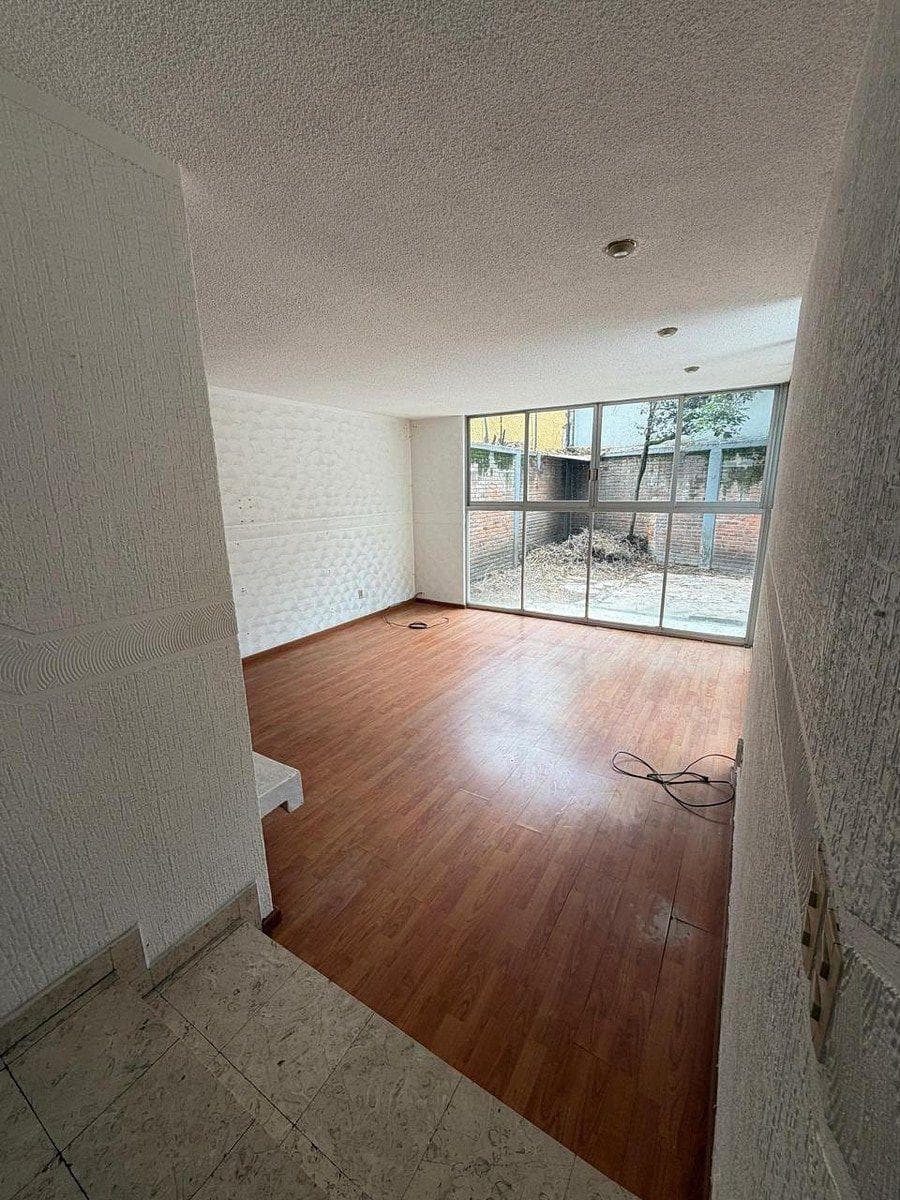 LH: HOUSE FOR SALE IN THE FLORIDA NEIGHBORHOOD