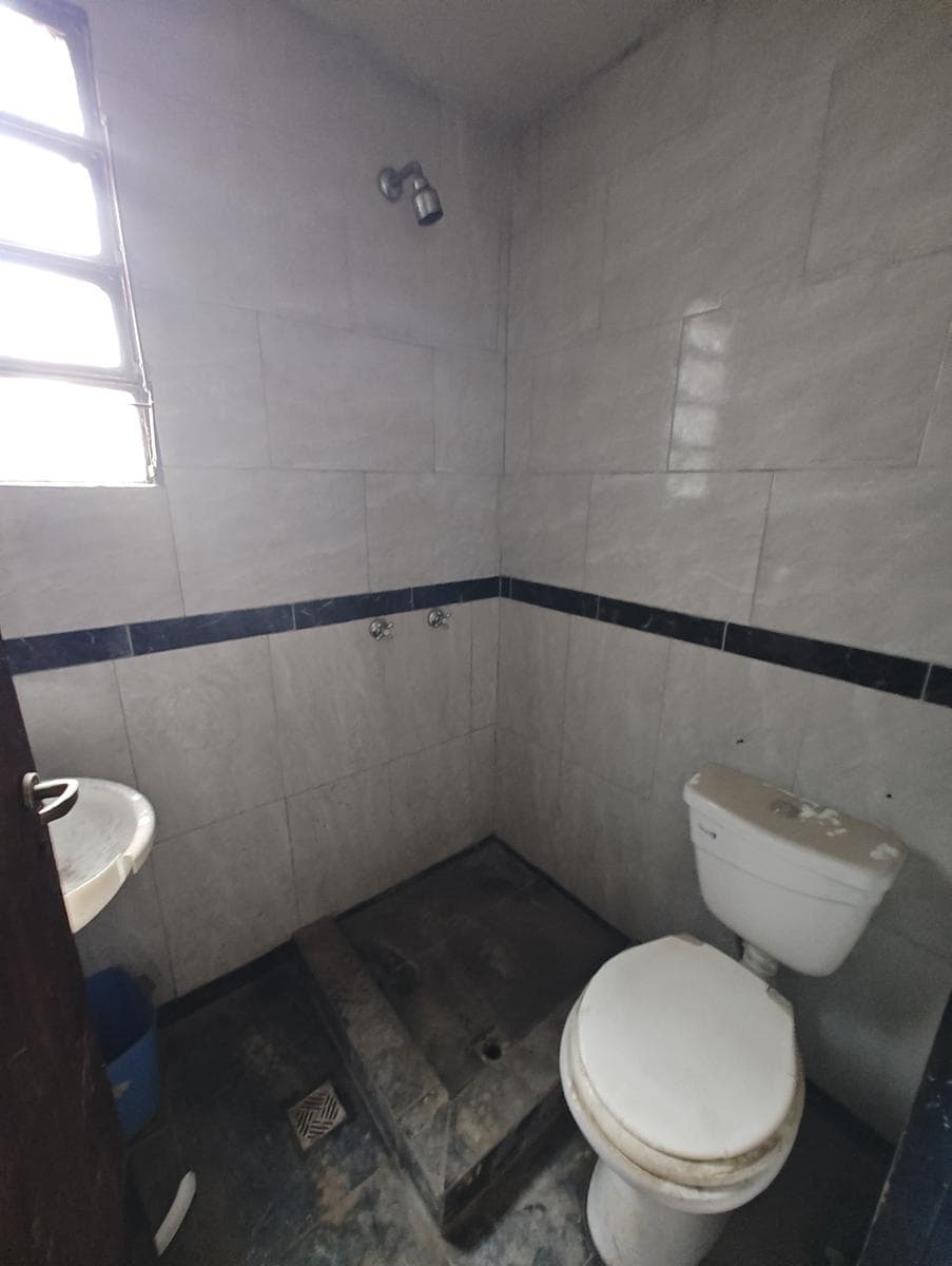 House with Commercial Space for Sale in G. Catan