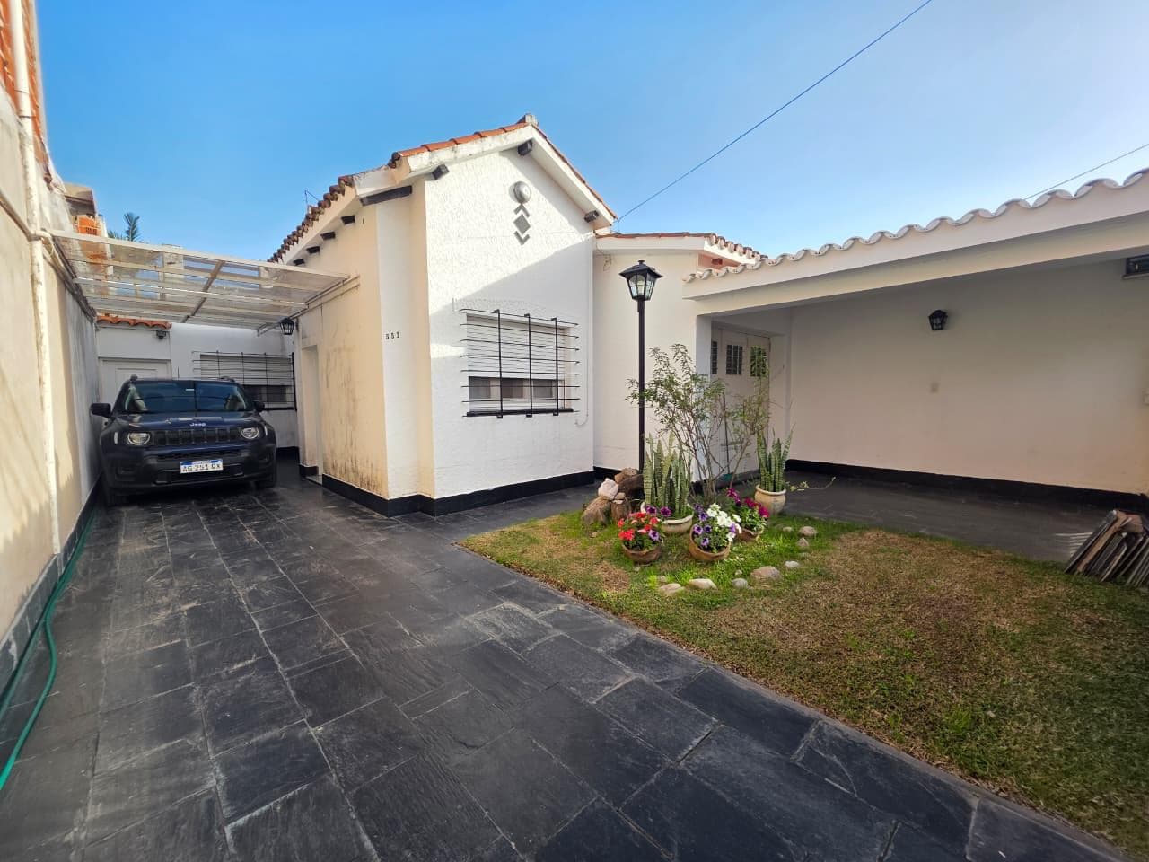 For Sale - 3-Bedroom House with Patio and Garage in Arroyito - Rosario