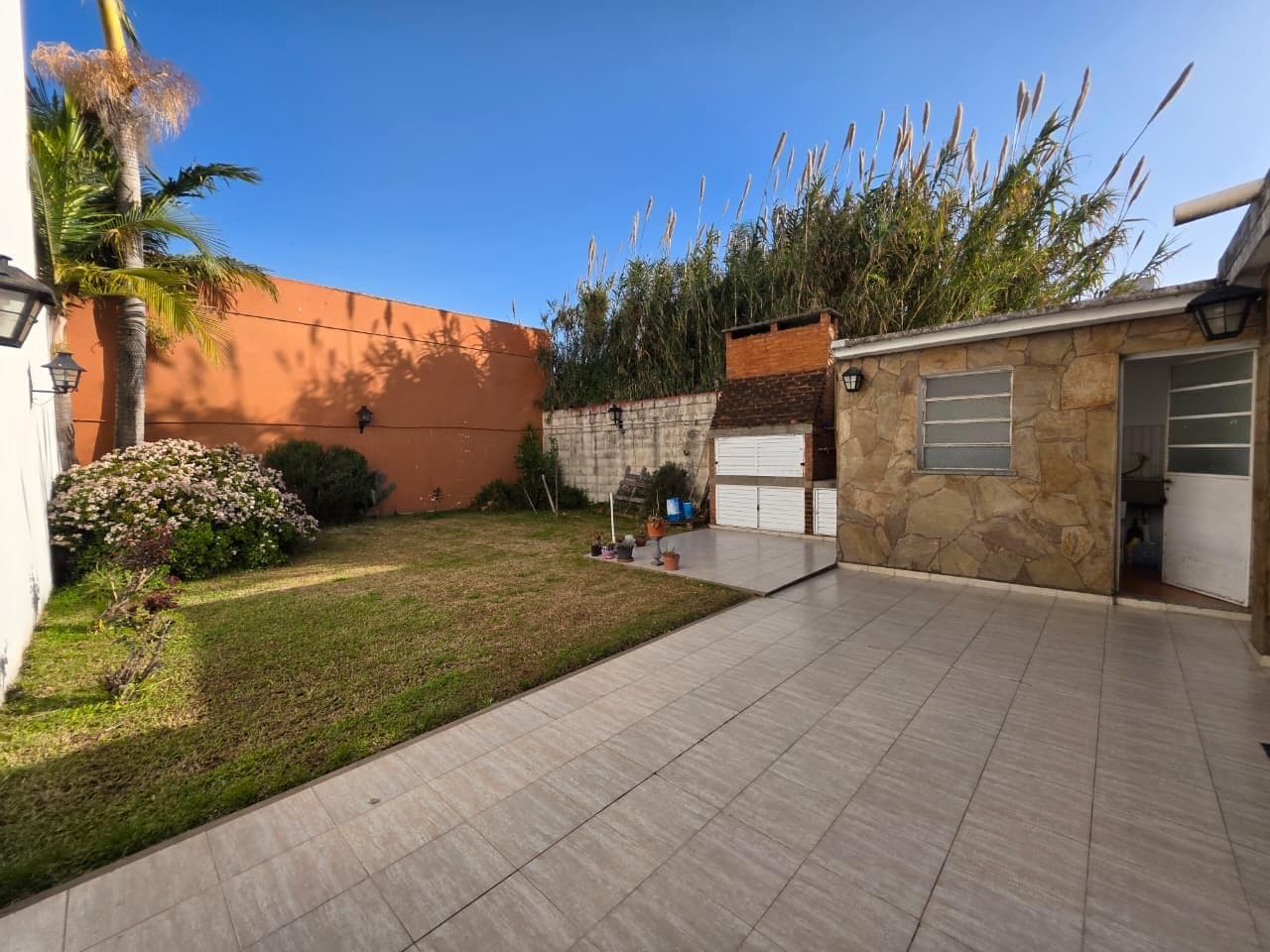 For Sale - 3-Bedroom House with Patio and Garage in Arroyito - Rosario