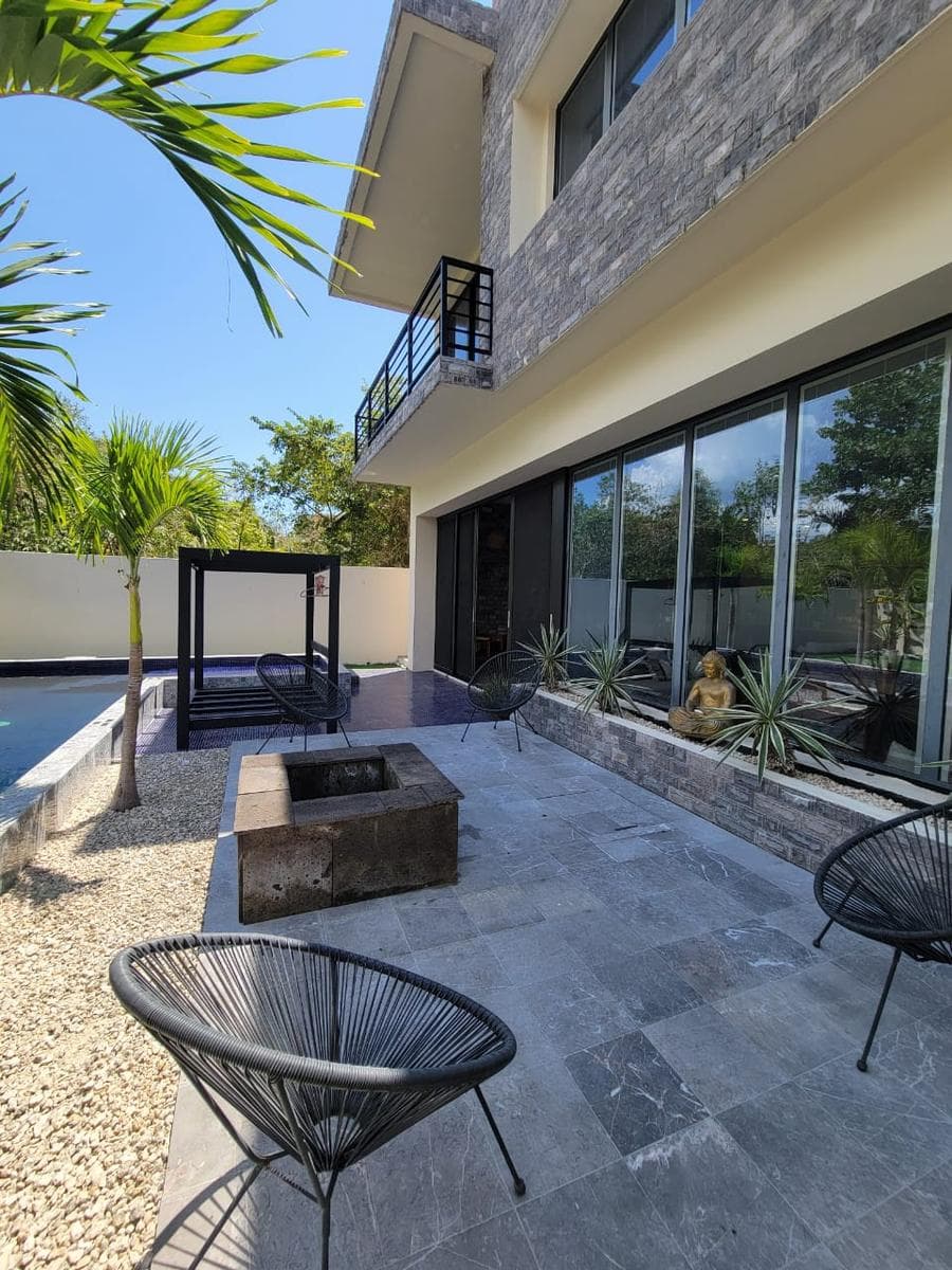 4-Bedroom House for Sale in Puerto Aventuras with Solar Panels and Smart Design