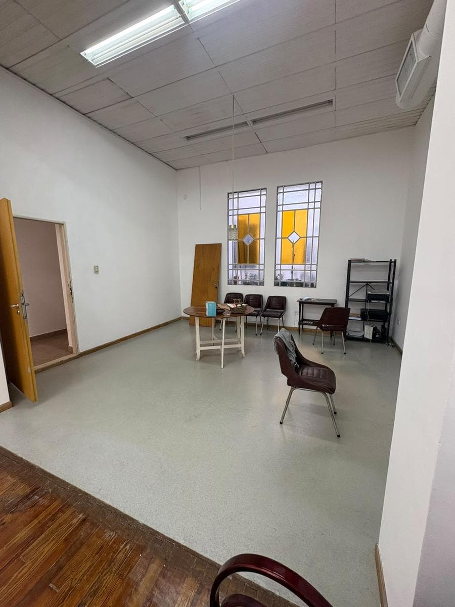 Upper-Floor House for Commercial Rent